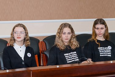 Школьные герои в Доме Советов
